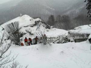 Killer avalanche turns Italian hotel into 'coffin'.jpg