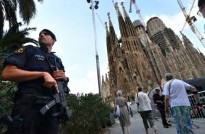 Police uncover gas arsenal at bomb factory as Barcelona mourns.jpg
