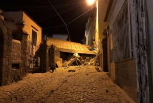 One dead after quake hits Italy holiday island.jpg