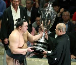 Sumo scandal in Japan as grand champ faces bottle assault allegation.jpg