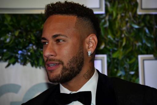 Neymar rules out transfer move, staying at PSG