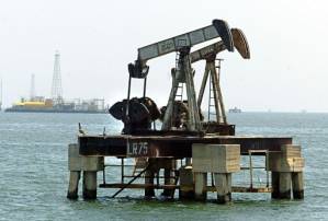 Major oil producers to consider cuts after price slide.jpg