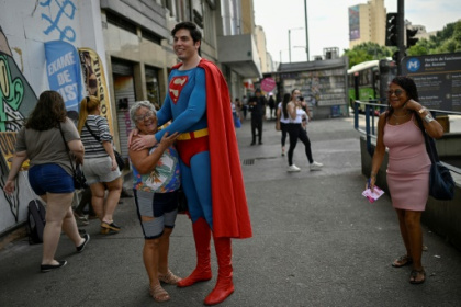 Clark Kent lookalike turns accidental superhero in Brazil.jpg