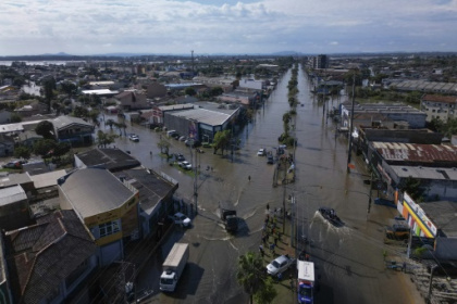 Floor by floor search for flood victims in Brazil's Porto Alegre.jpg