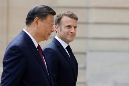 Macron takes Xi to French mountains to press messages on Ukraine, trade.jpg