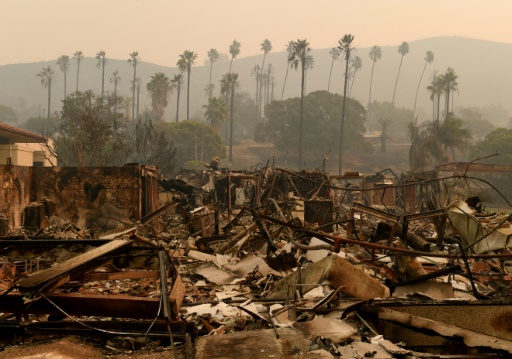 Luxury LA mansions threatened as fierce California wildfires rage