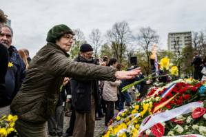 Daffodils to mark 75 years after Warsaw ghetto uprising.jpg