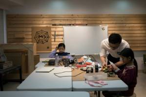 China's 'makers' battle mistrust in hi-tech community.jpg