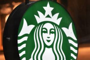 Nestle pays $7.15 billion to sell Starbucks products.jpg