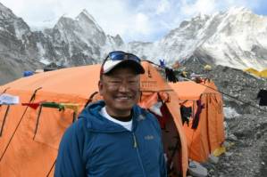 Sherpa shortage takes a toll on Everest.jpg