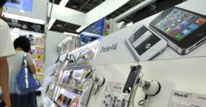 Jury tells Samsung to pay big for copying iPhone design.jpg