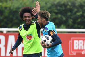 Neymar on fast track to full fitness says Brazil teammate Danilo.jpg