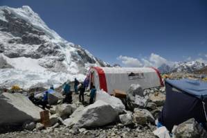 World's highest ER battles to save lives on Everest.jpg