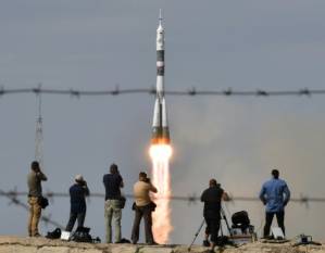 New crew blasts off for ISS.jpg