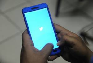 Twitter to confirm new accounts in spam fight.jpg