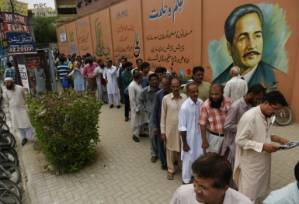 Pakistan votes after bitter campaign marred by violence.jpg Pakistan votes after bitter campaign marred by violence.jpg