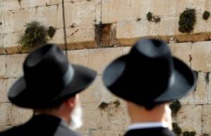 Archaeologists lead Western Wall check-up after stone fall.jpg