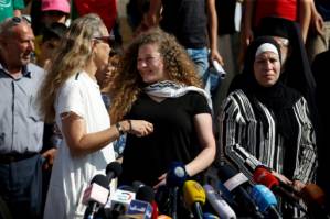 Crowds greet Palestinian teen after release from Israeli prison.jpg