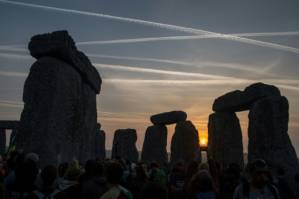 Who built Stonehenge Cremation ashes yield clues.jpg