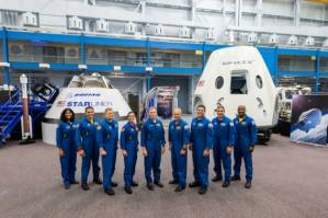 Blend of novices, veterans to fly on first private US spaceships.jpg