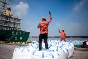 China, US to resume trade talks in late August.jpg