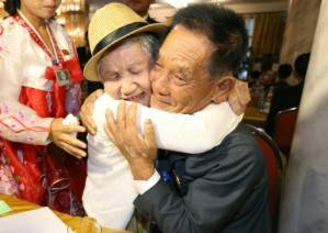 Tears as North and South Koreans meet after decades.jpg
