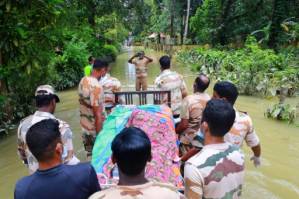 One million pack India flood relief camps.jpg
