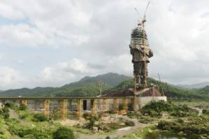 India's billion-dollar battle to build the world's biggest statue.jpg