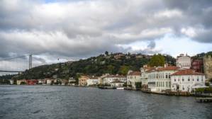 Foreigners snap up Istanbul's iconic waterfront mansions.jpg