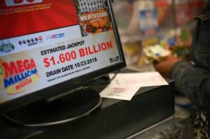 One winning ticket in record $1.6 bln US lotto jackpot.jpg