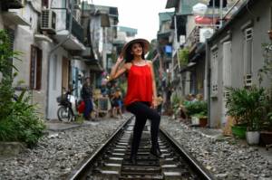 Hanoi's colonial-era railway doubles as selfie hotspot.jpg