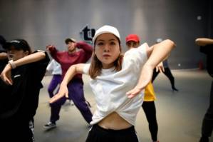 China's youth embrace street dance amid hip-hop crackdown.jpg