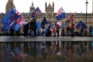 Divided UK braces for once-in-a-lifetime Brexit vote.jpg