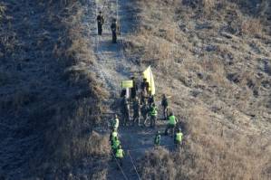 North and South Korean soldiers enter each other's territory.jpg
