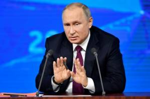 Putin pushes economic growth at annual press conference.jpg