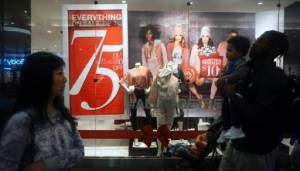 Increased costs bit US retailers despite higher holiday sales.jpg