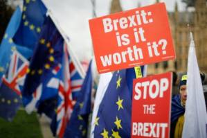 EU intervenes on Brexit deal on eve of historic UK vote.jpg