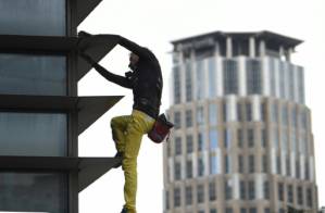 'French Spiderman' arrested after scaling Manila skyscraper.jpg