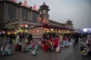 Chinese begin Lunar holiday exodus in the millions.jpg