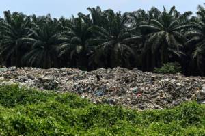 China plastic waste ban throws global recycling into chaos.jpg