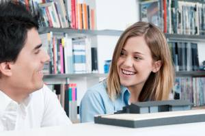 Couple_bibliothèque.jpg Couple_bibliothèque.jpg