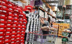 US economists more pessimistic, citing trade as major risk.jpg