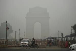 Indian capital Delhi gasps under choking smog.jpg
