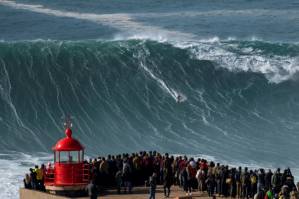 Extreme surfers catch record waves in Portuguese town.jpg