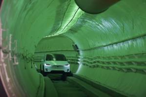 Musk sees people-moving Las Vegas tunnel opening in 2020.jpg