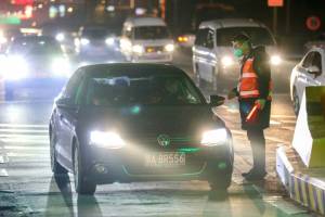 China warns virus could mutate, spread as death toll rises.jpg