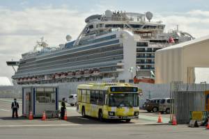 Passengers leave Japan virus ship as China toll tops 2,000.jpg