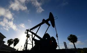 Weak demand pushing oil, gas toward.jpg