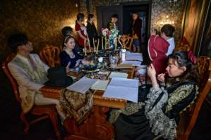 Young Chinese escape reality to ask.jpg