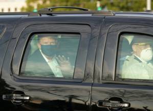 Trump sort saluer ses partisans et suscite les critiques d'experts médicaux.jpg